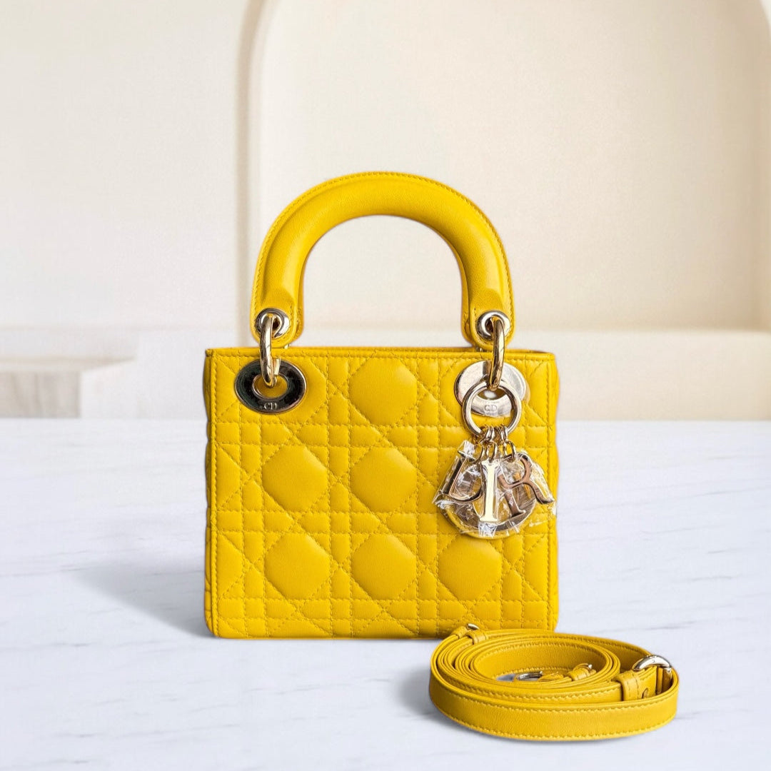 Lady Mini - Cuir d'agneau Cannage, détails en or jaune, bandoulière ajustable — Kovancy