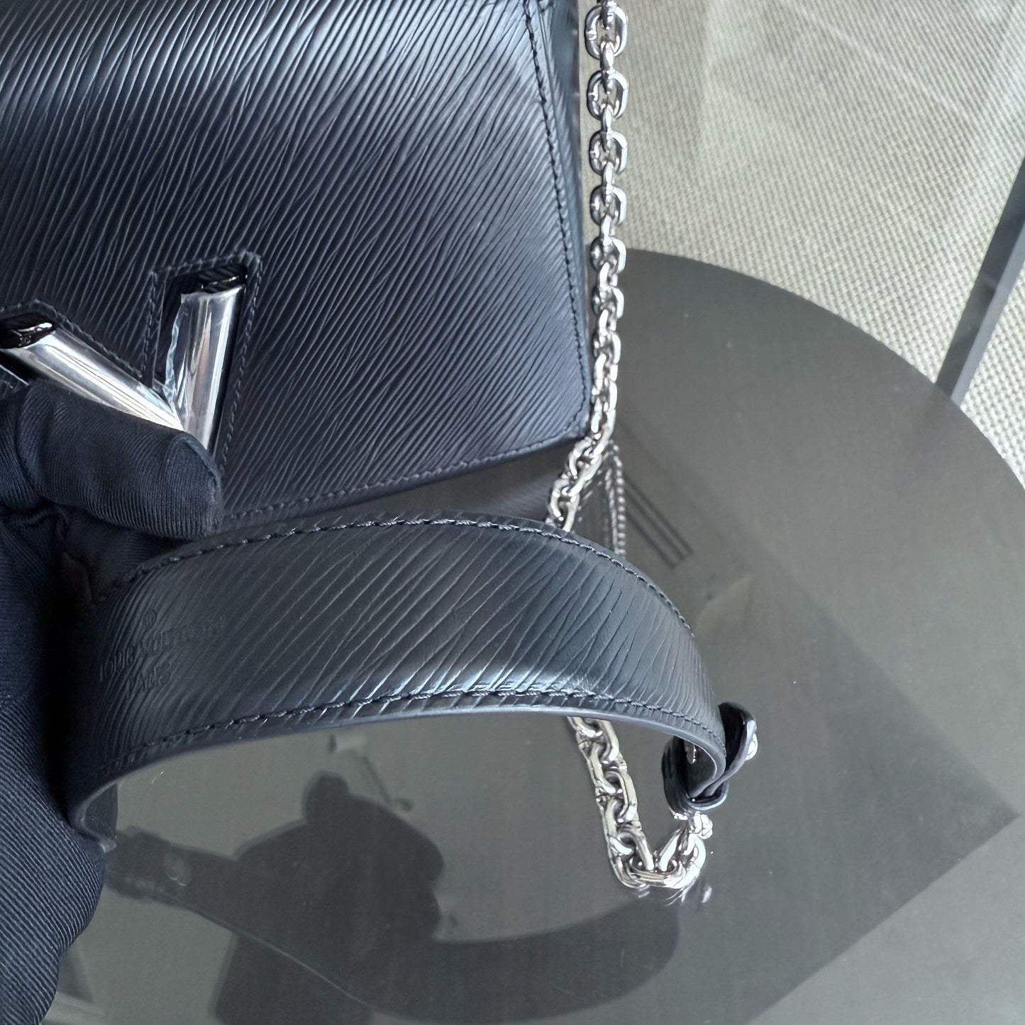 Kovancy - Twist Medium MM - Cuir EPI Noir Quincaillerie Argentée