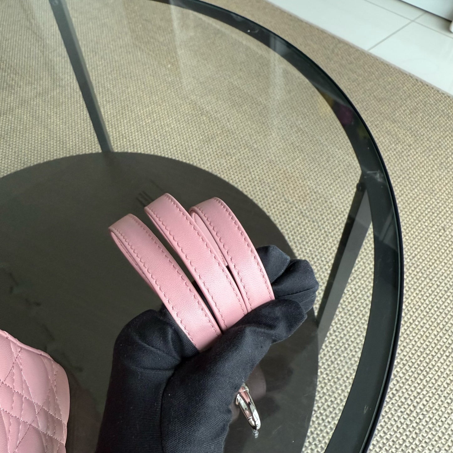 Lady Cannage moyen en cuir d'agneau rose avec accessoires argentés — Kovancy