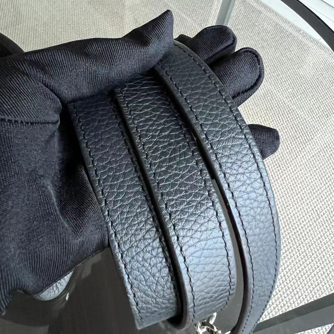 LV Capucines BB Cuir de veau grainé Noir Quincaillerie argentée Louis Vuitton