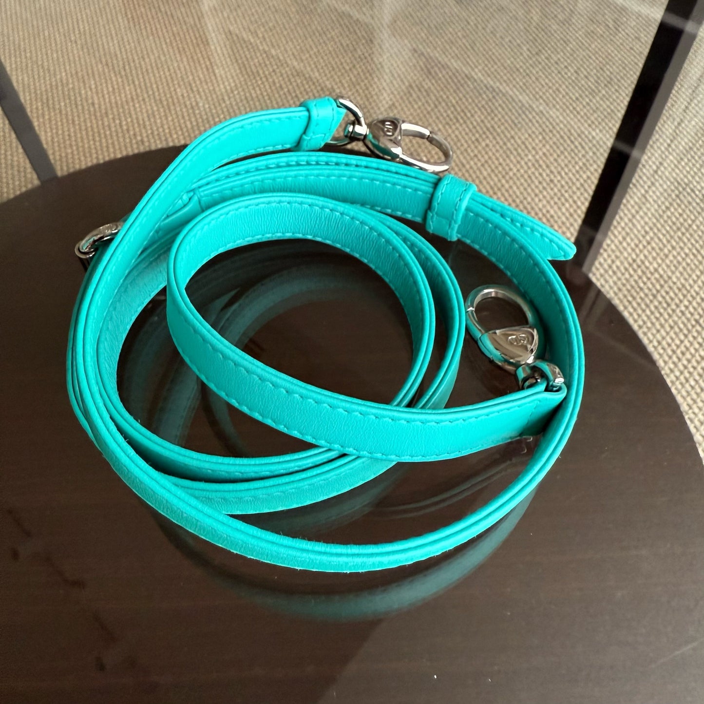 Lady Mini - Sangle réglable en cuir d'agneau Cannage bleu cyan et matériel argenté — Kovancy