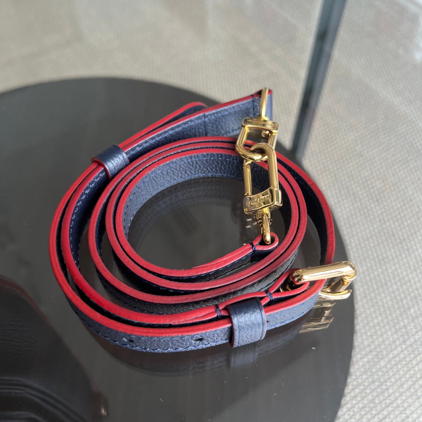 Kovancy - Pochette Metis - Empreinte Monogram Marine Rouge Bleu Marine Or Quincaillerie