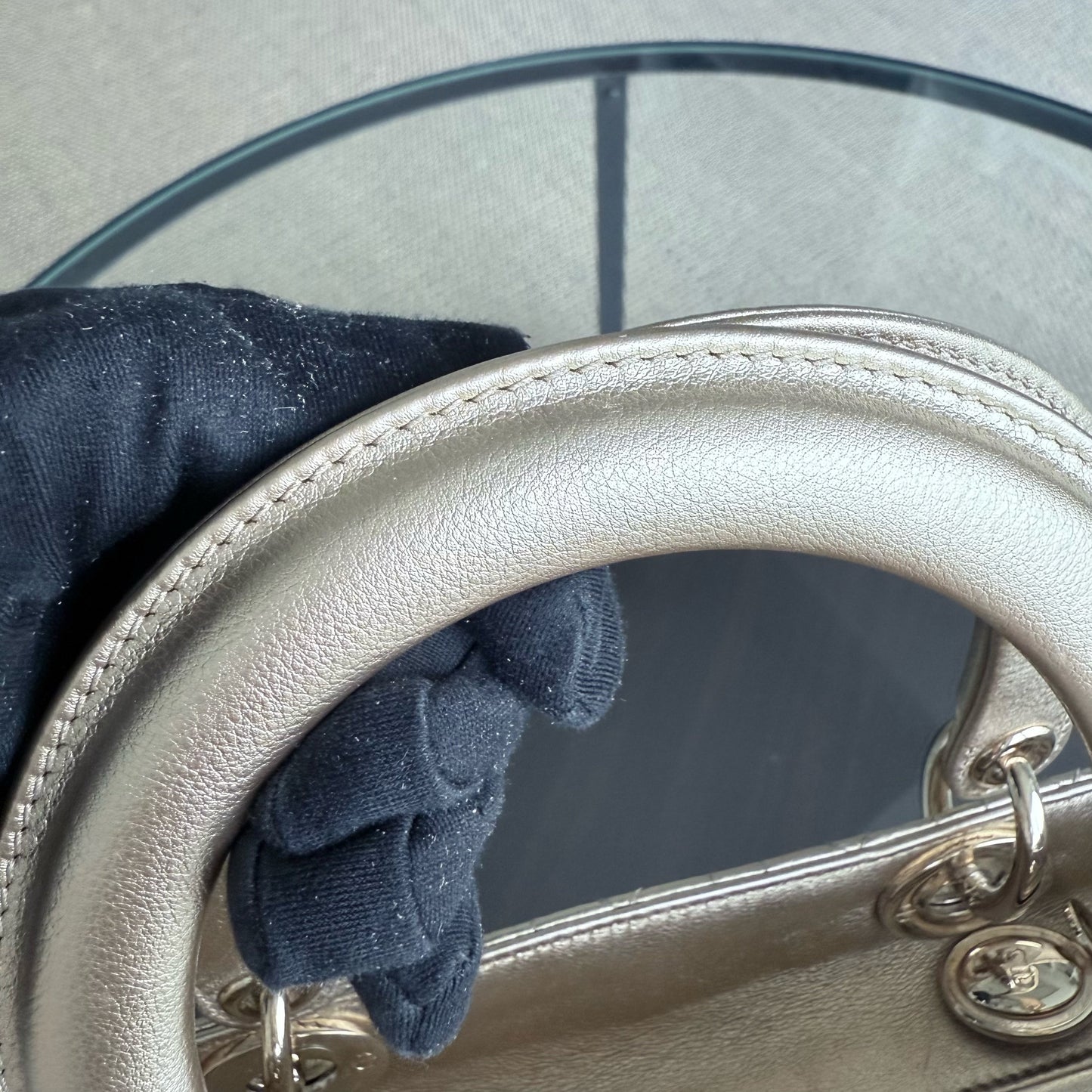 Lady Moyen - Cuir de veau doré Cannage, accessoires dorés, sans sangle — Kovancy
