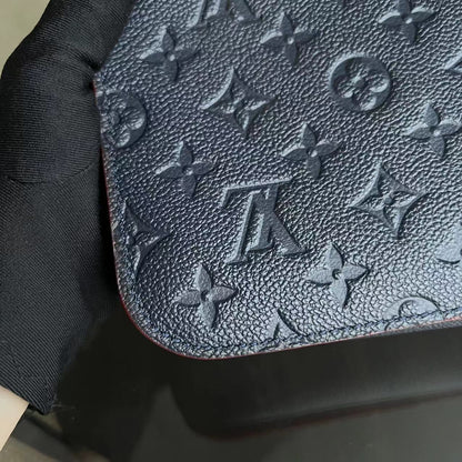 LV Pochette Metis Calfskin Empreinte Marine Rouge Matériel Doré Louis Vuitton