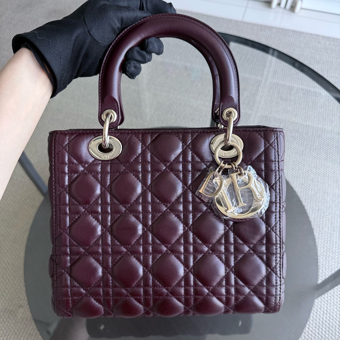 Lady Moyen - Cuir d'agneau Cannage Bordeaux foncé Rouge Quincaillerie dorée SANS SANGLE — Kovancy