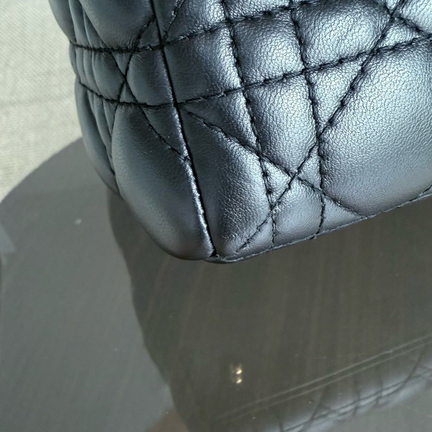 Lady Moyen - Cuir d'agneau Canange noir et accessoires dorés — Kovancy
