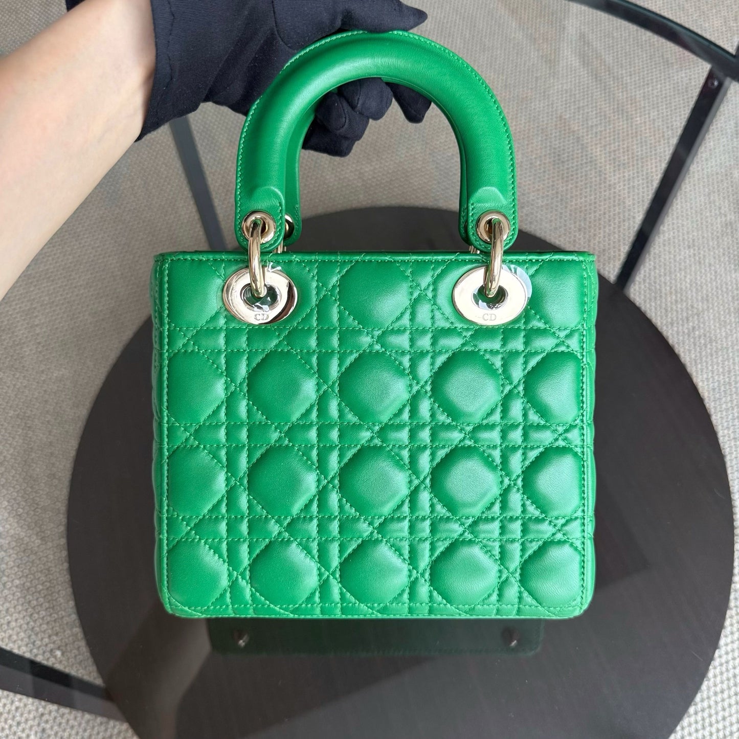 Lady Petit rabat - Cuir d'agneau Cannage vert et finitions dorées — Kovancy