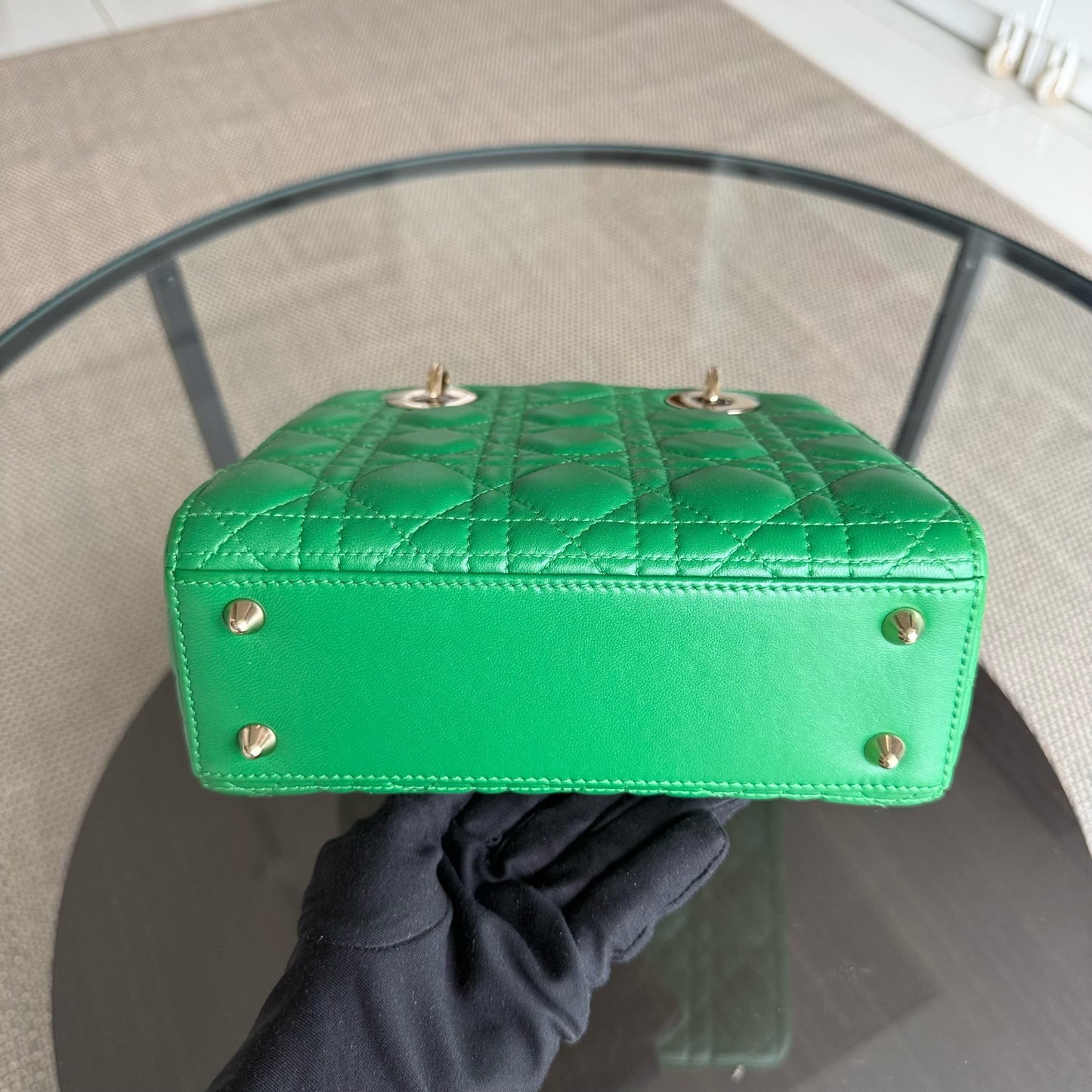 Lady Petit rabat - Cuir d'agneau Cannage vert et finitions dorées — Kovancy