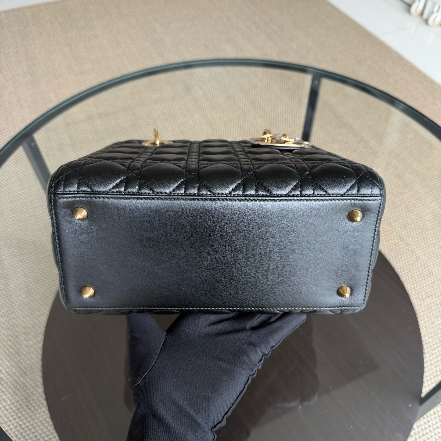 Lady Moyen - Cuir d'agneau Cannage noir Quincaillerie dorée SANS SANGLE — Kovancy