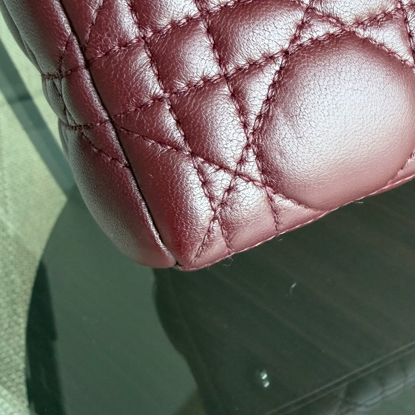 Lady Moyen - Cuir d'agneau Cannage bordeaux avec finitions argentées — Kovancy