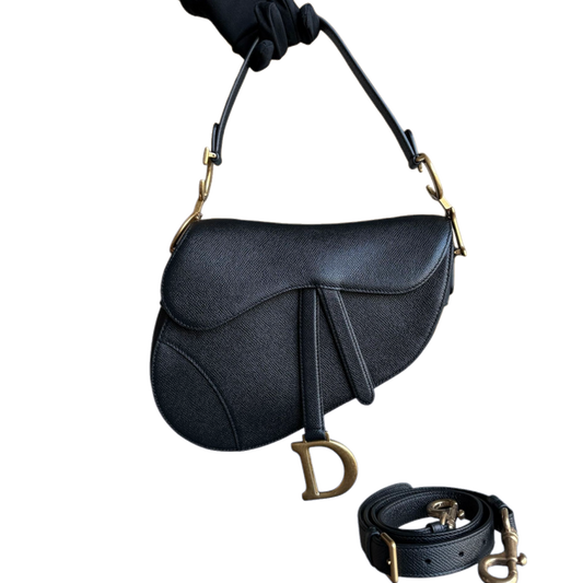 Selle Dior Medium avec sangle - Cuir de veau grainé noir, finitions dorées