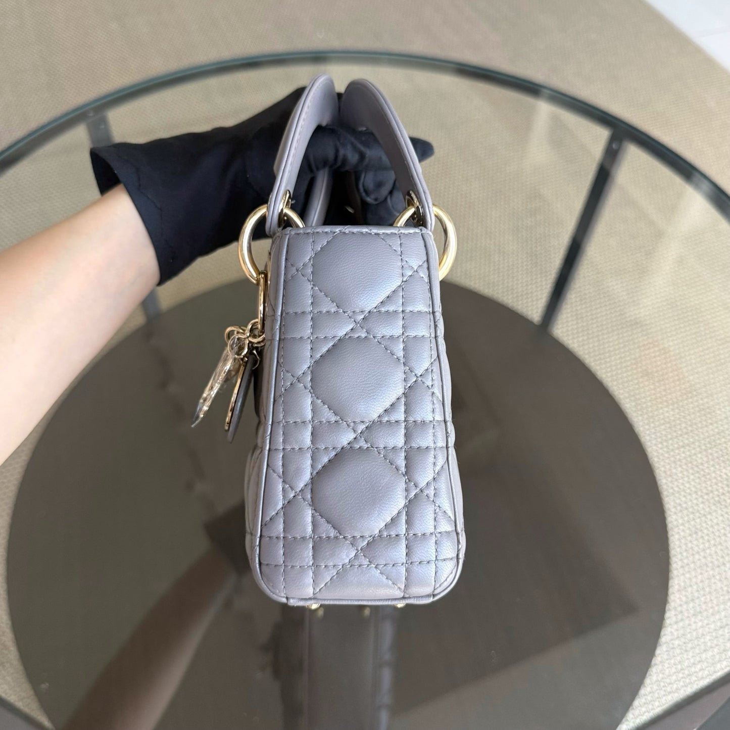 Lady Mini - Sangle réglable en cuir d'agneau Cannage gris et matériel doré — Kovancy