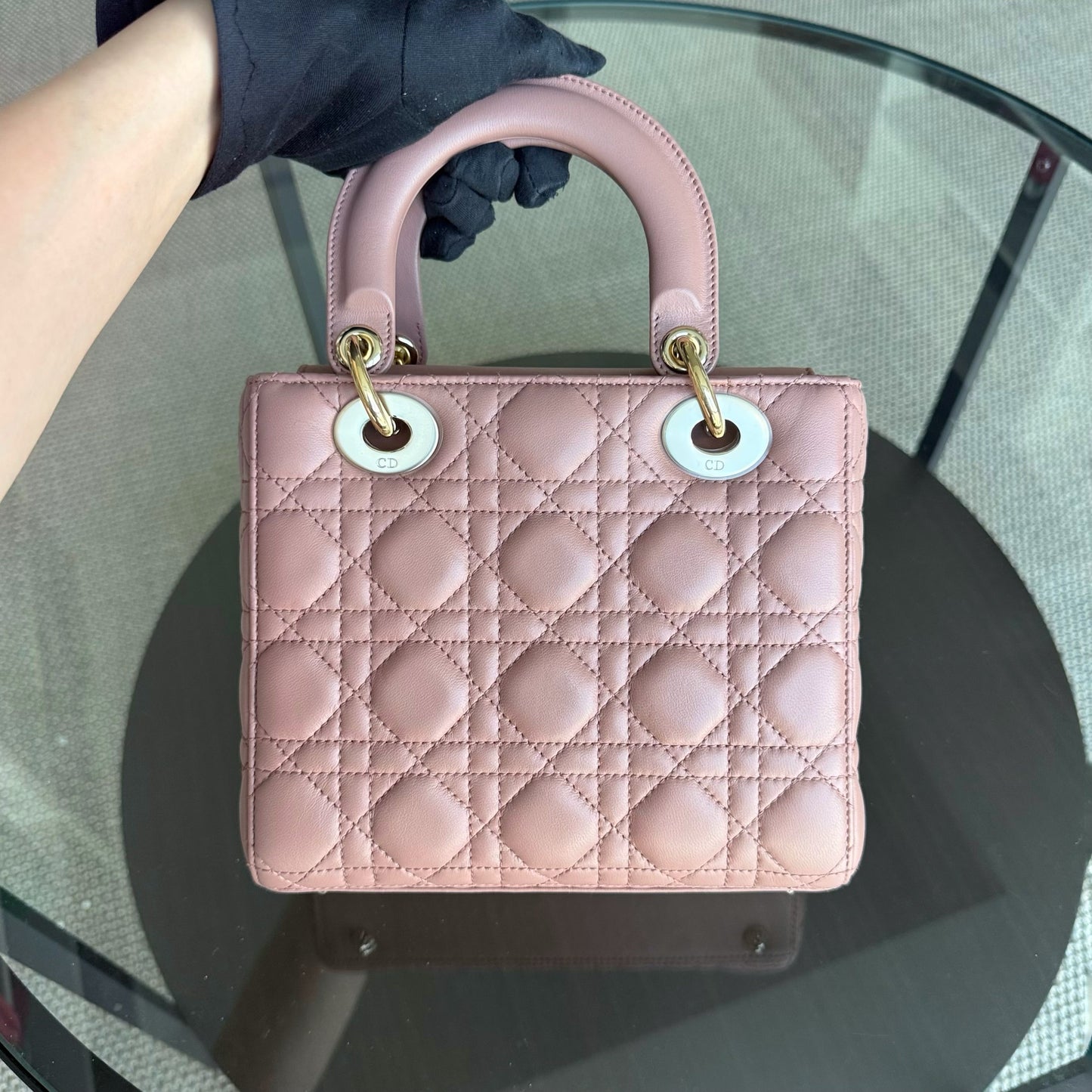 Lady Petit rabat - Cuir d'agneau Cannage, rose blush, quincaillerie dorée — Kovancy