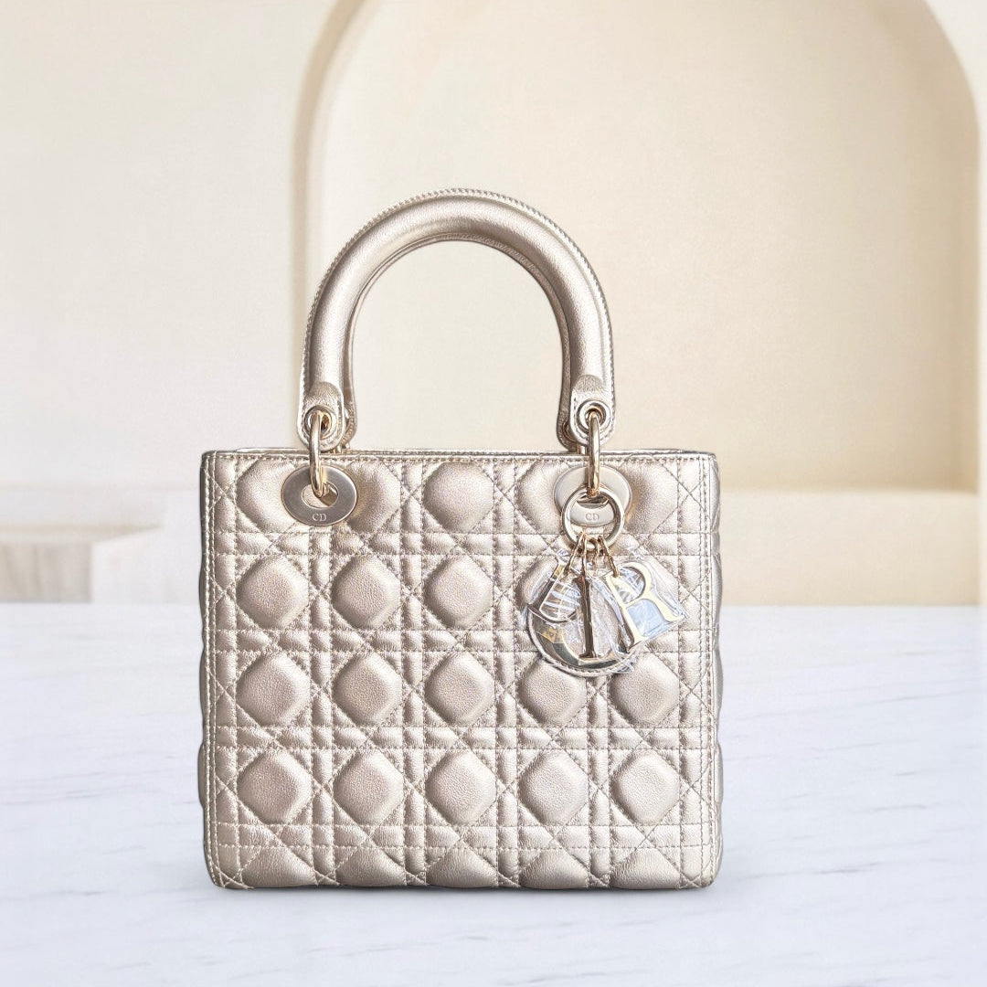 Dior Lady Rabat moyen - Cuir de veau Cannage Ferrures dorées SANS SANGLE