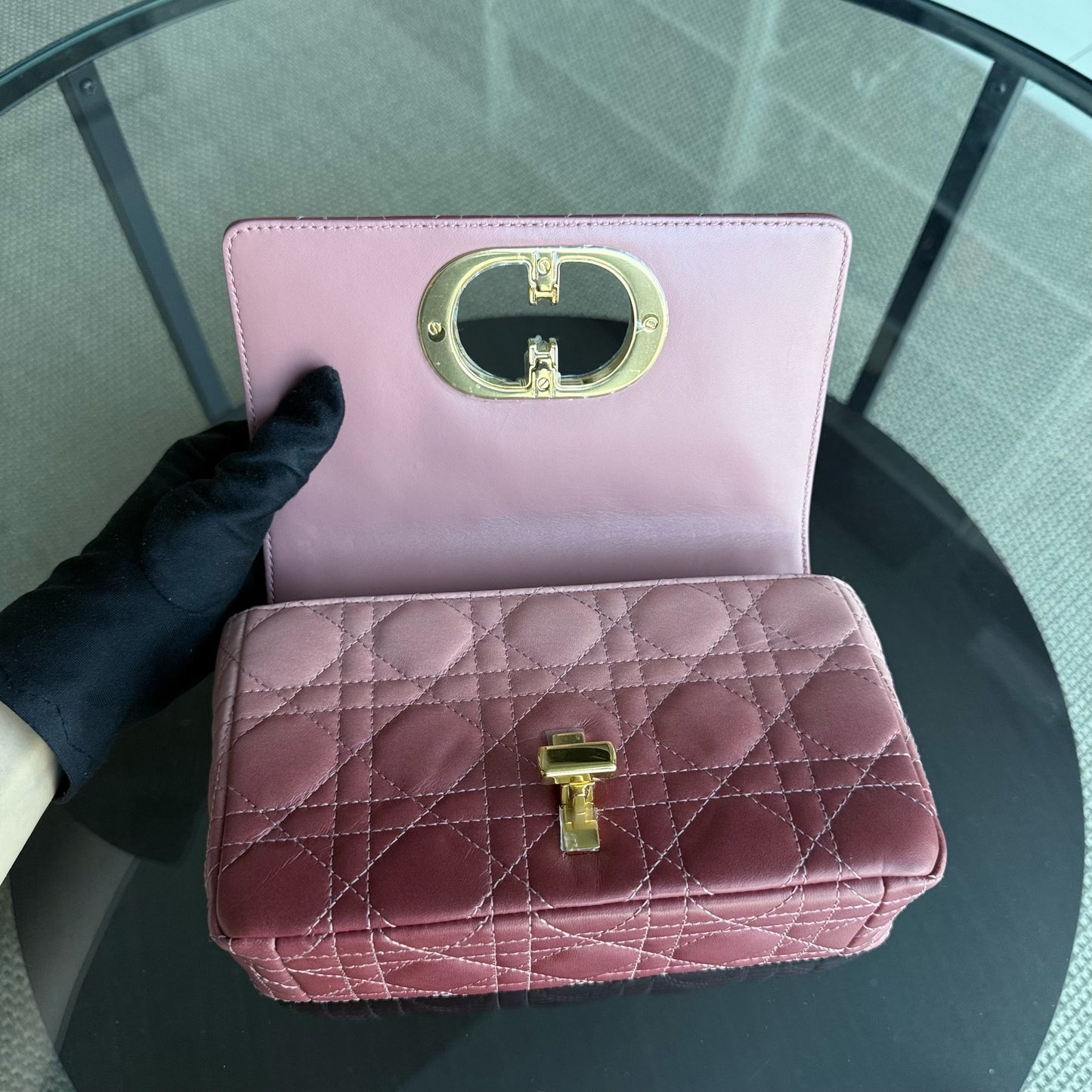Caro Small - Cuir de veau Cannage bicolore Accastillage or rose 20 cm — Kovancy