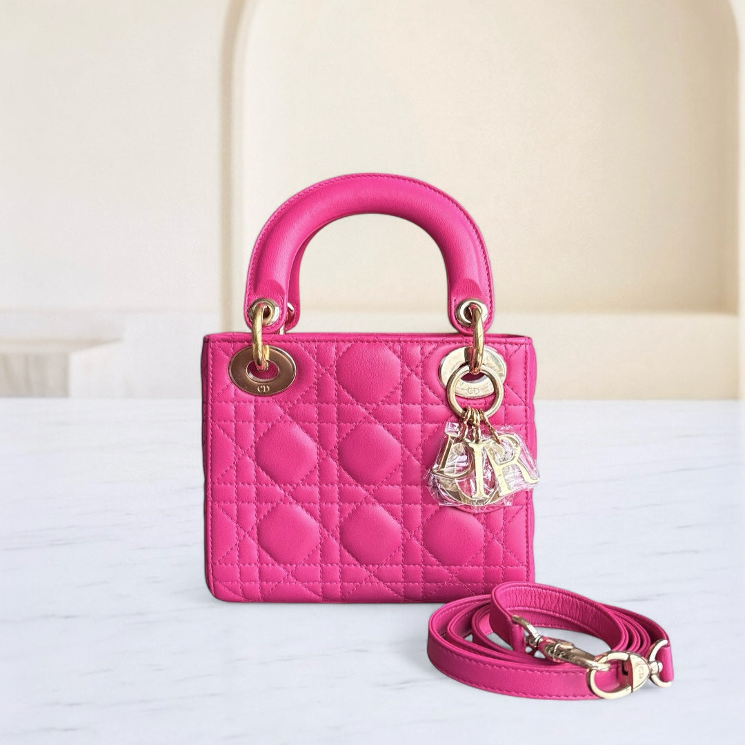 Lady Mini - Bandoulière réglable en cuir d'agneau Cannage rose vif avec quincaillerie dorée — Kovancy