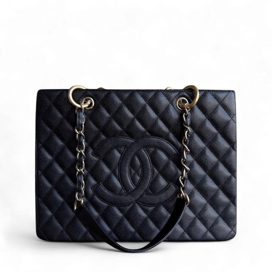 Grand cabas Chanel GST - Cuir de veau grainé matelassé caviar, finitions noires et dorées Series 13