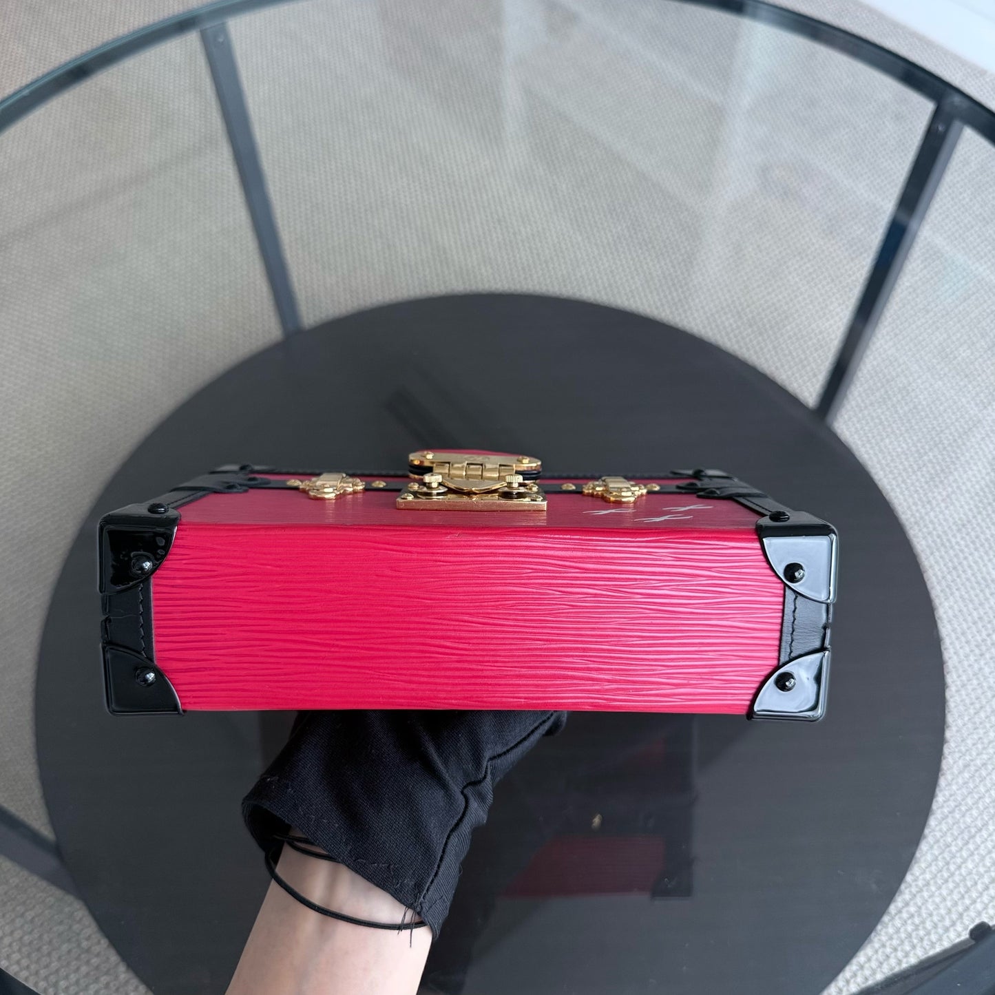 Kovancy - Petite Malle - Nouvelle édition Sac bandoulière en cuir EPI rouge avec matériel doré et puce électronique