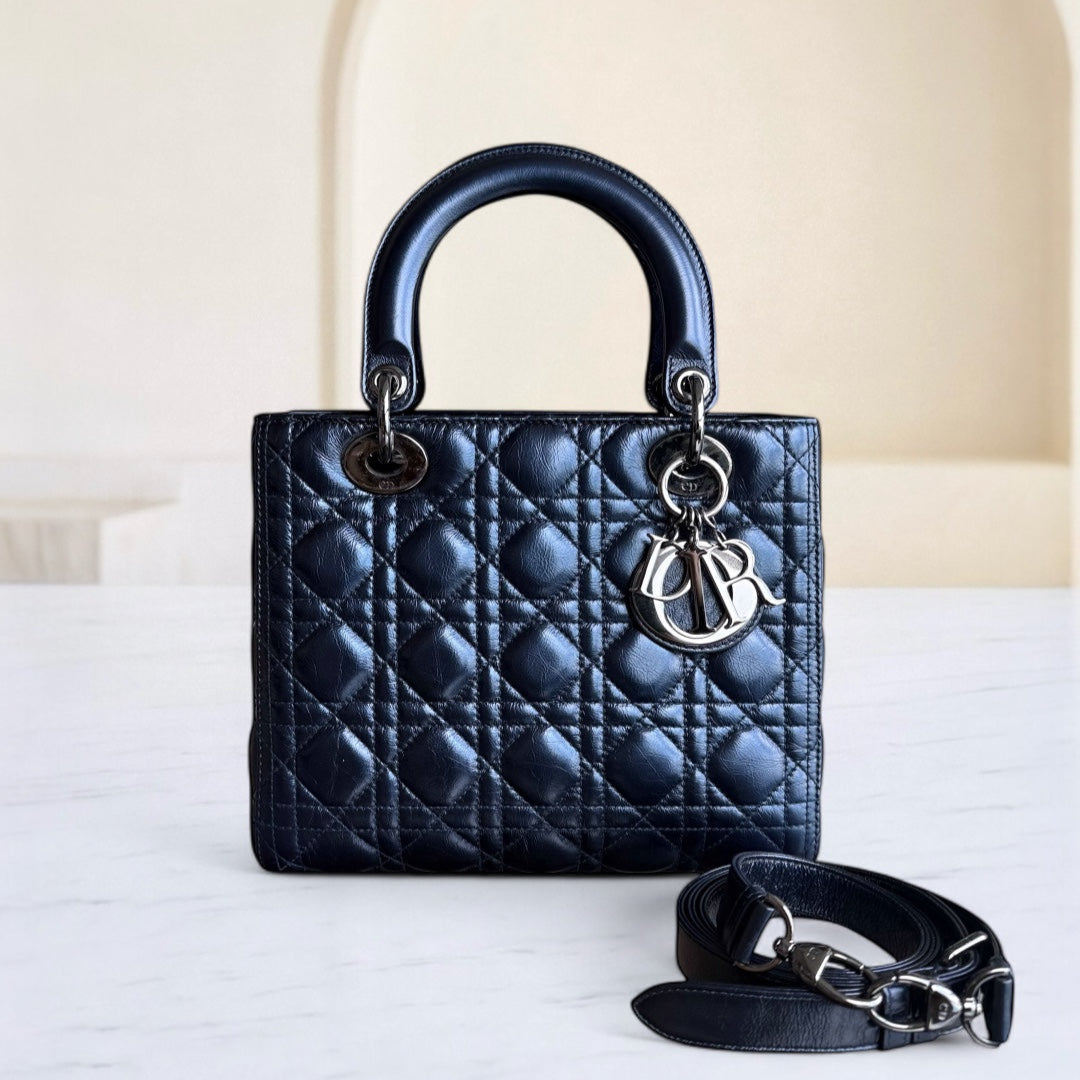 Lady Cuir de veau glacé Cannage moyen bleu foncé, accessoires argentés — Kovancy