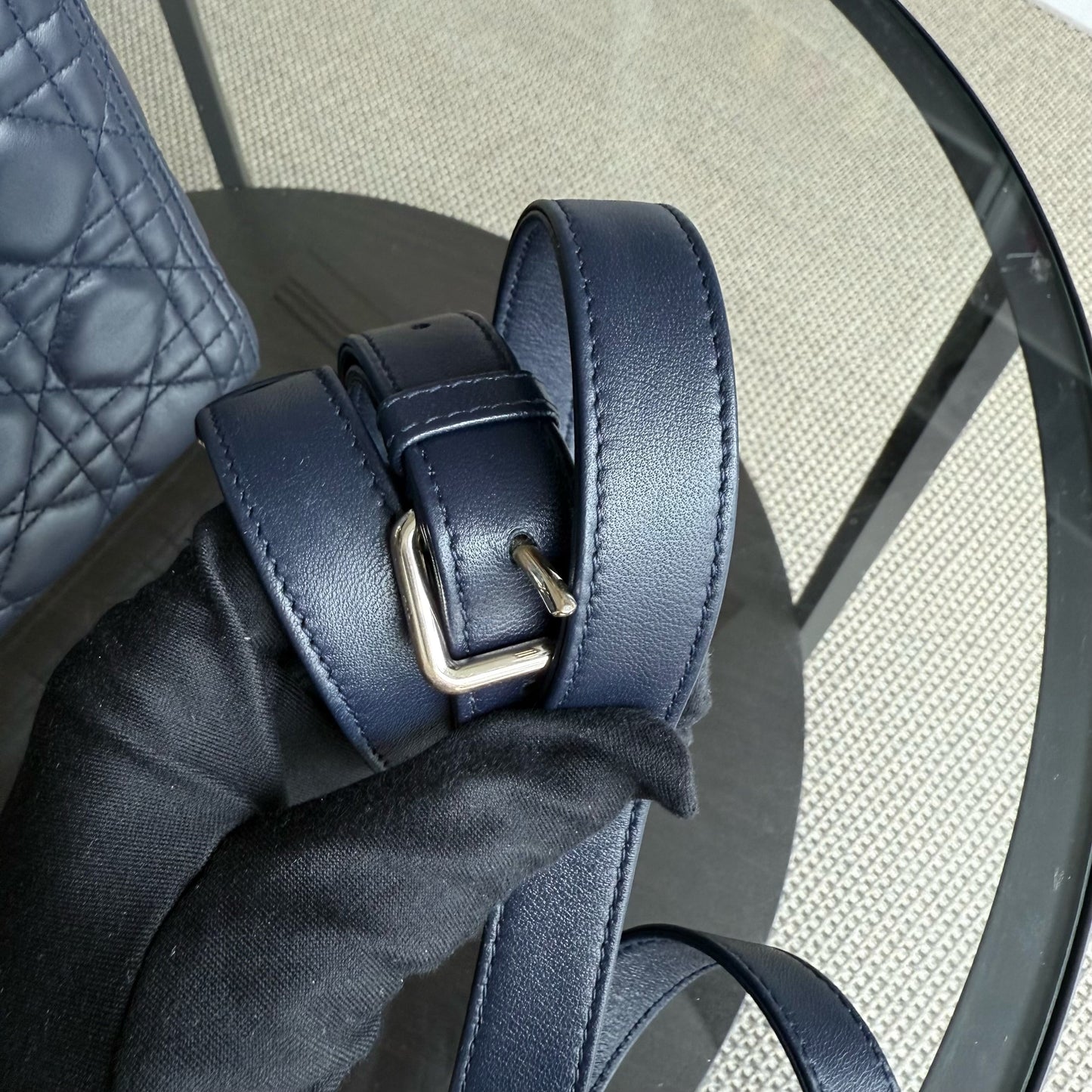 Lady Grand rabat - Cuir d'agneau Canange bleu foncé, accessoires dorés — Kovancy