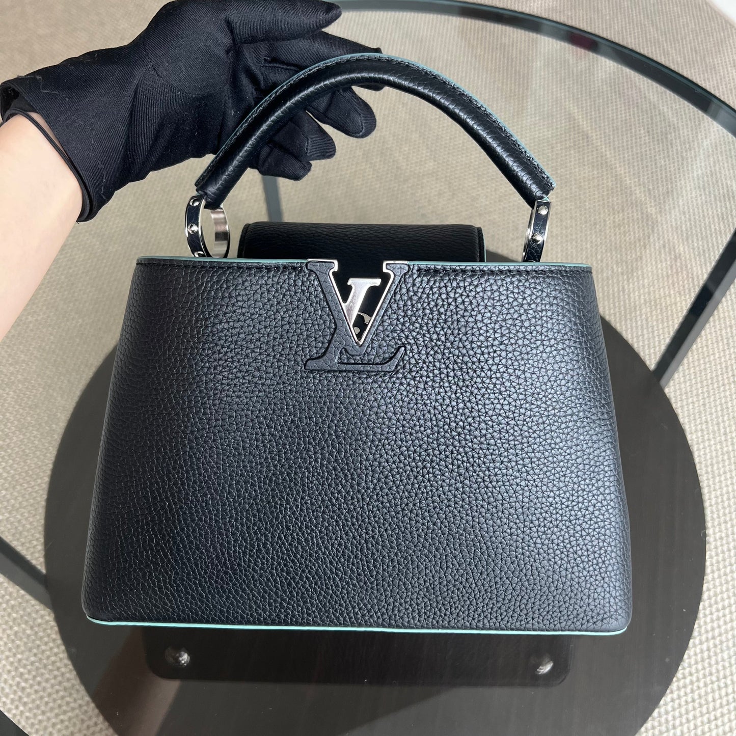 Kovancy - Capucines BB - Cuir de veau grainé Taurillon Noir Quincaillerie noire argentée