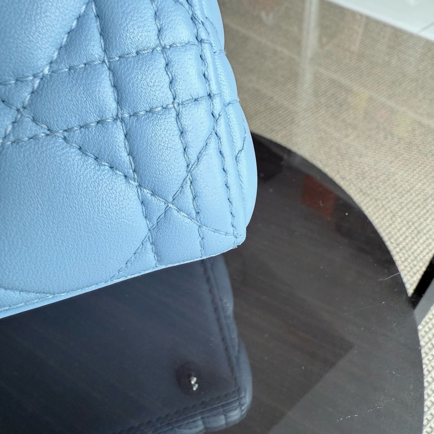 Lady Cuir d'agneau Cannage moyen bleu clair avec accessoires argentés — Kovancy