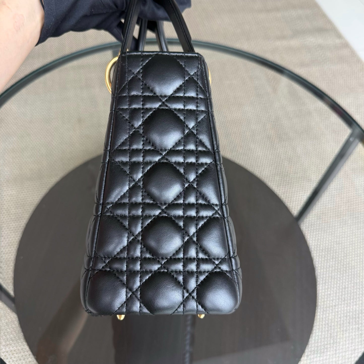 Lady Moyen - Cuir d'agneau Canange noir et accessoires dorés — Kovancy