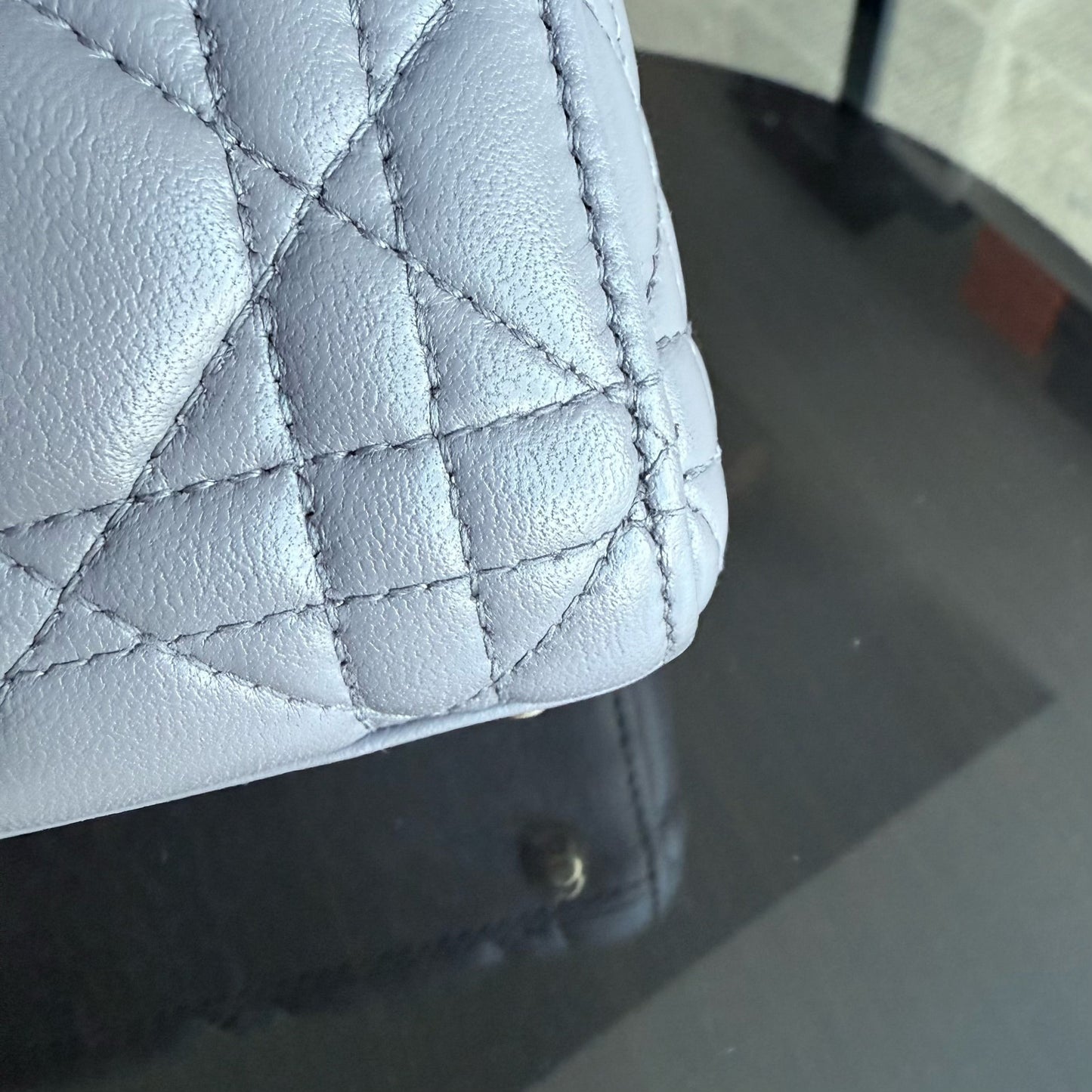 Lady Mini - Sangle réglable en cuir d'agneau Cannage gris et matériel doré — Kovancy