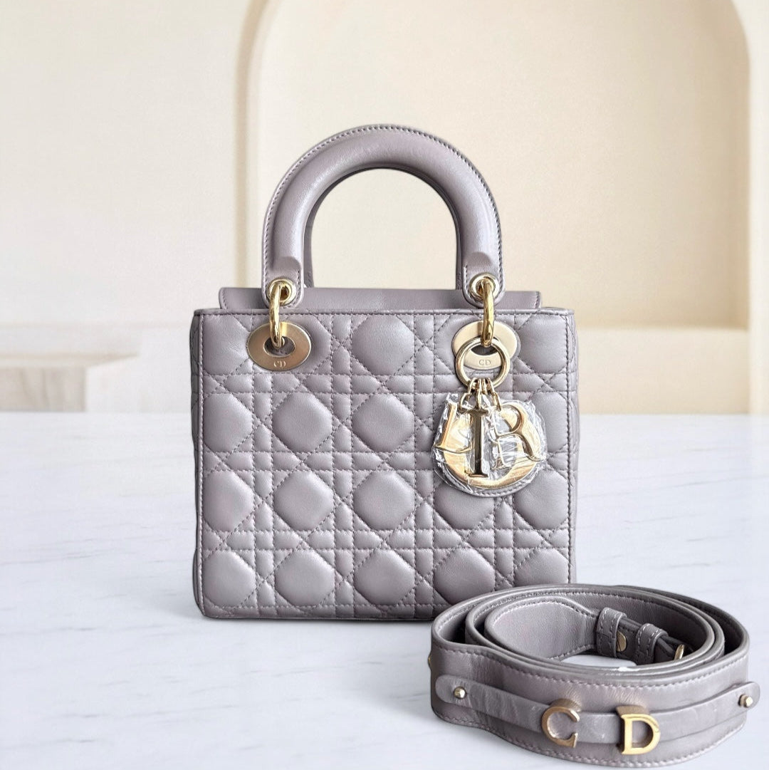 Lady Petit rabat - Cuir d'agneau Cannage Gris Quincaillerie dorée — Kovancy