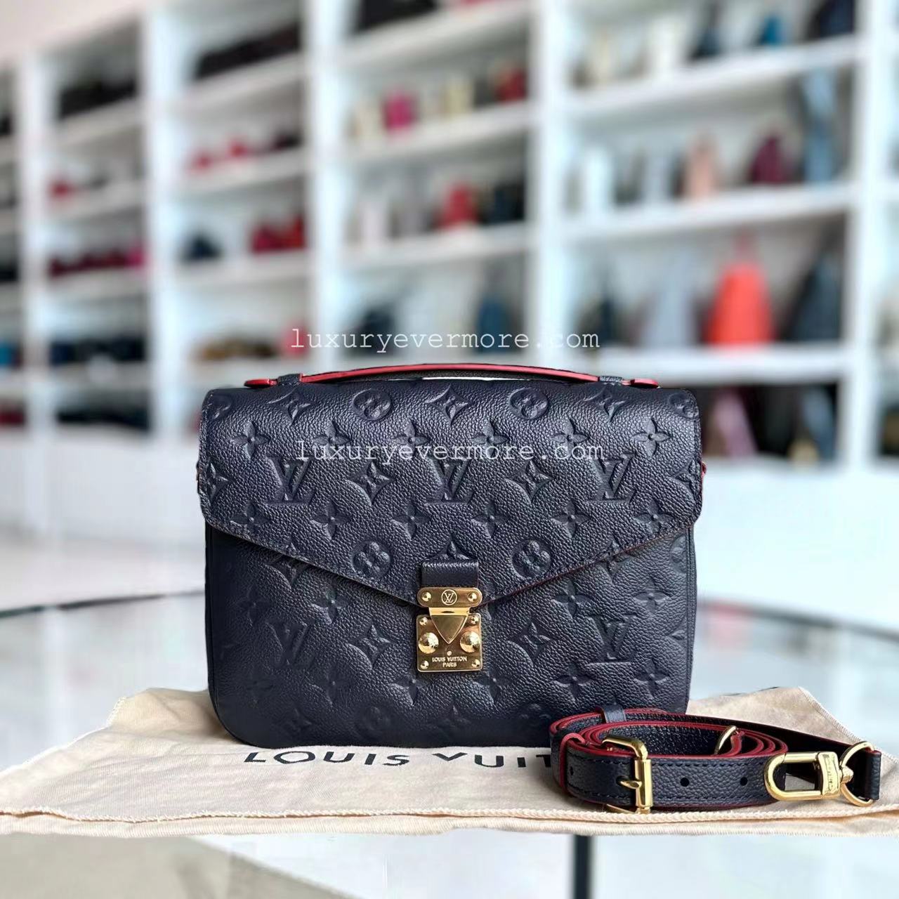 LV Pochette Metis Calfskin Empreinte Marine Rouge Matériel Doré Louis Vuitton