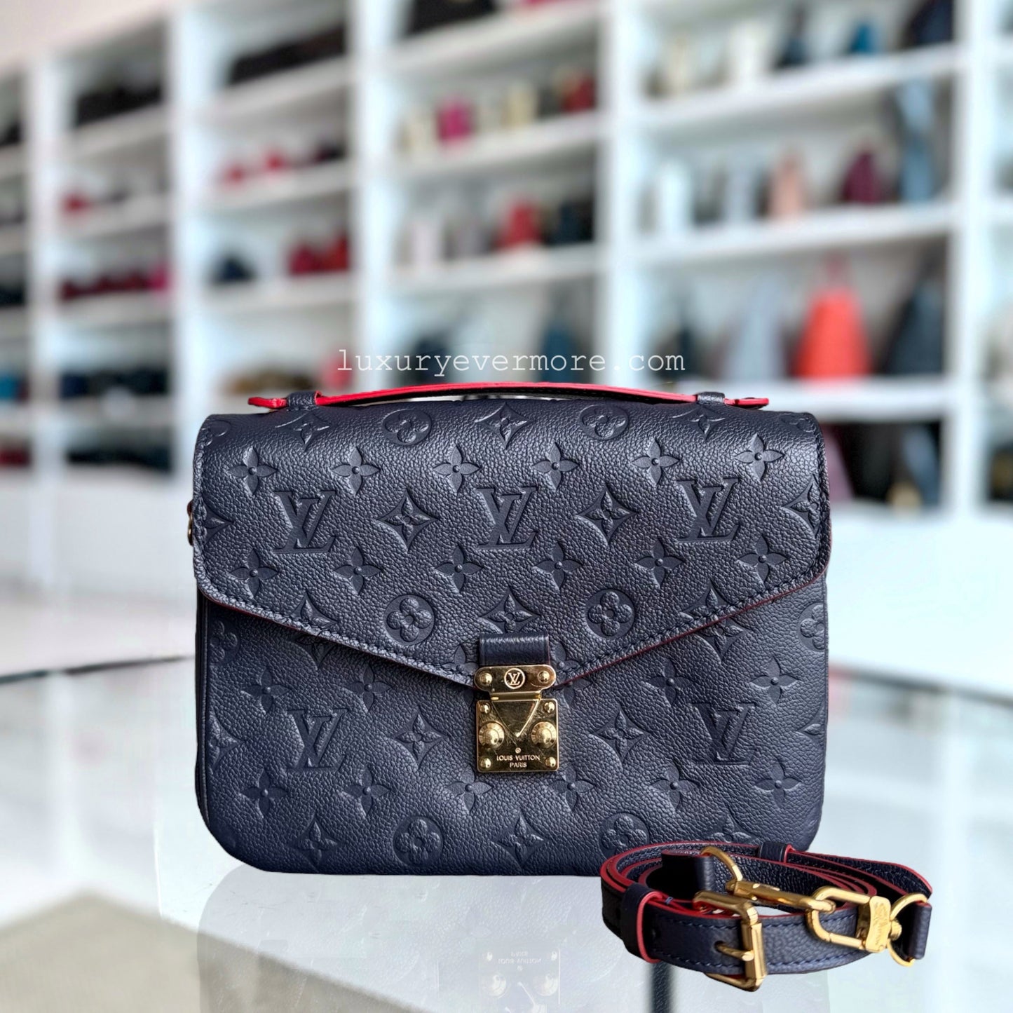 Kovancy - Pochette Metis - Empreinte Monogram Marine Rouge Bleu Marine Or Quincaillerie