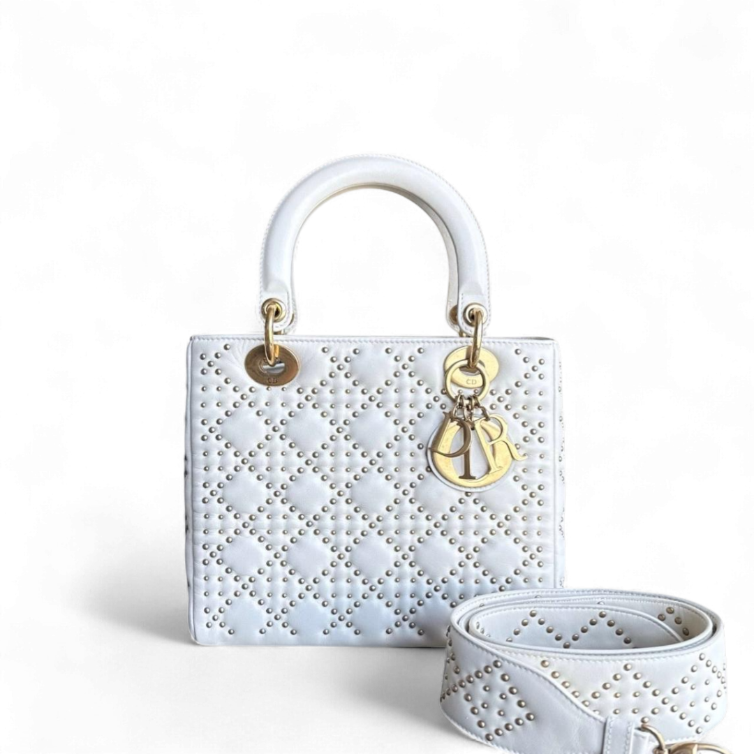 Lady Moyen - Version zippée en cuir de veau Cannage clouté avec quincaillerie en or blanc — Kovancy