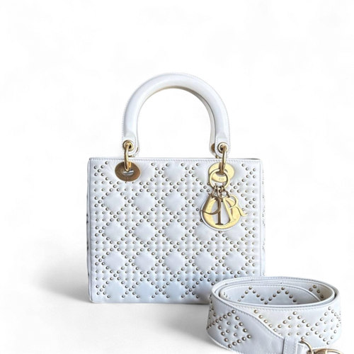 Lady Moyen - Version zippée en cuir de veau Cannage clouté avec quincaillerie en or blanc — Kovancy