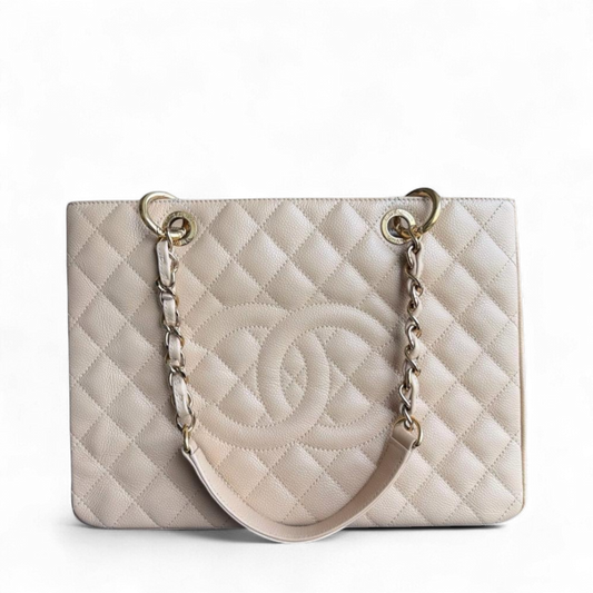 Grand cabas Chanel GST - Cuir de veau grainé caviar beige clair, finitions dorées Series 13