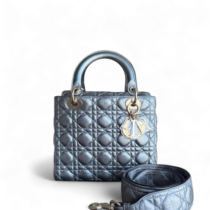 Dior Lady Rabat moyen - Cuir de veau grainé, quincaillerie argentée et dorée métallisée, édition limitée