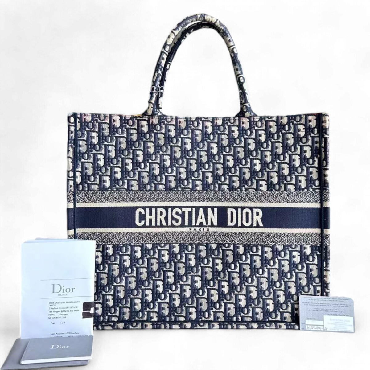 Sac fourre-tout Dior Book - Grand modèle en toile monogrammée bleu foncé