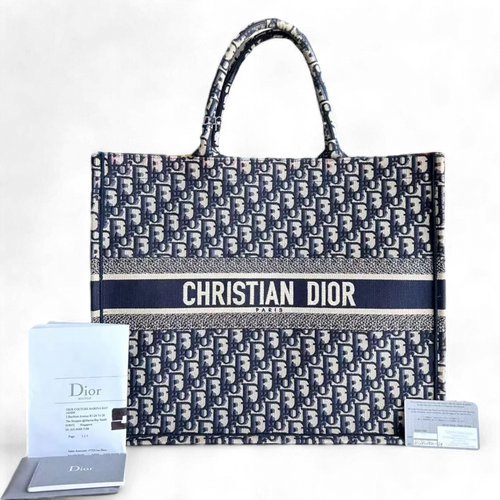 Sac fourre-tout Dior Book - Grand modèle en toile monogrammée bleu foncé