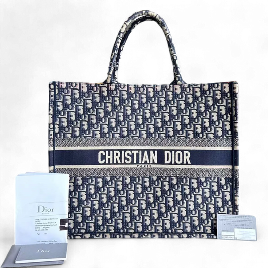 Sac fourre-tout Dior Book - Grand modèle en toile monogrammée bleu foncé