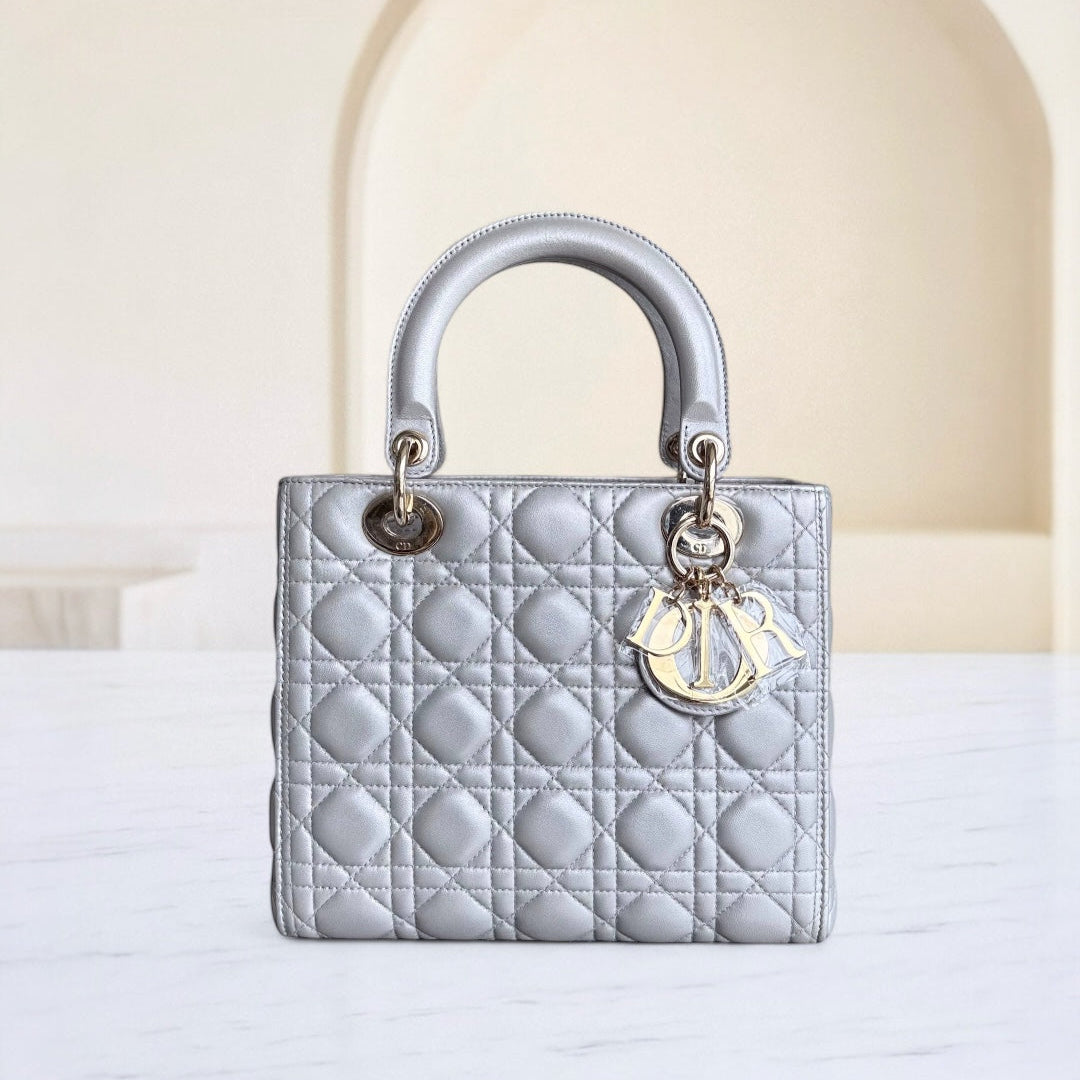 Lady Moyen - Cuir d'agneau Cannage Gris Gris Quincaillerie dorée SANS SANGLE — Kovancy