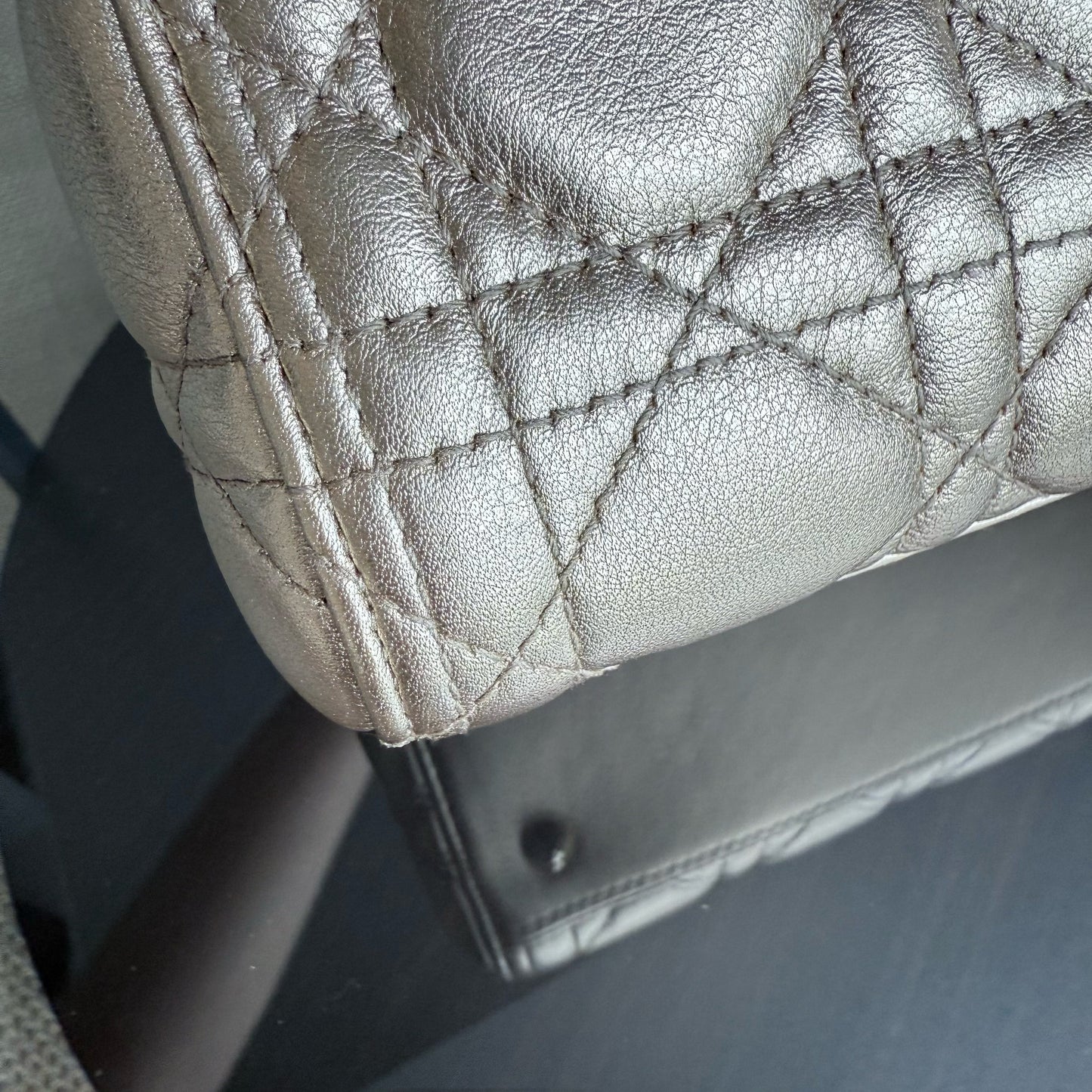 Lady Moyen - Cuir de veau doré Cannage, accessoires dorés, sans sangle — Kovancy