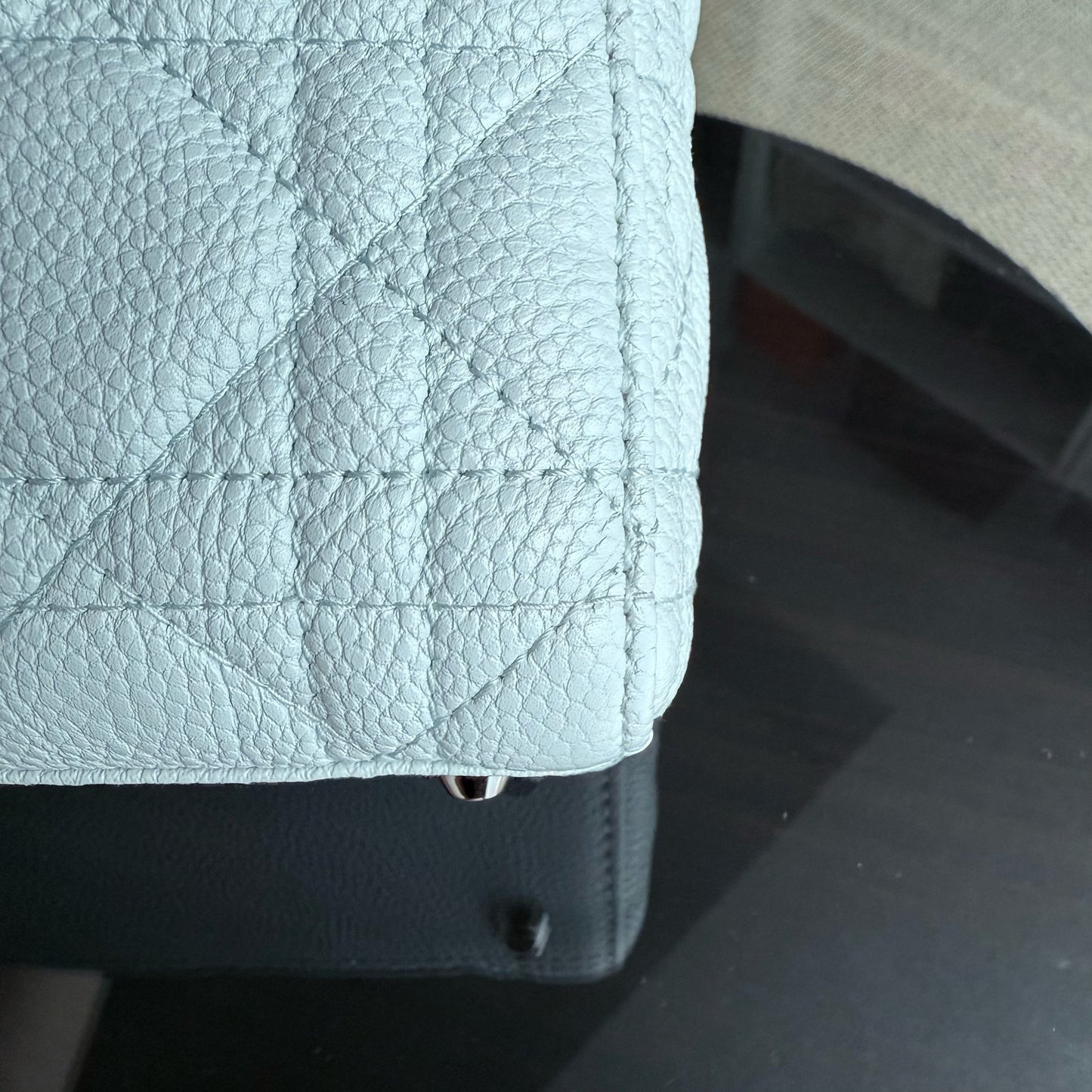 Lady Mini - Cuir de veau grainé Cannage Glacier White Hardware argenté — Kovancy