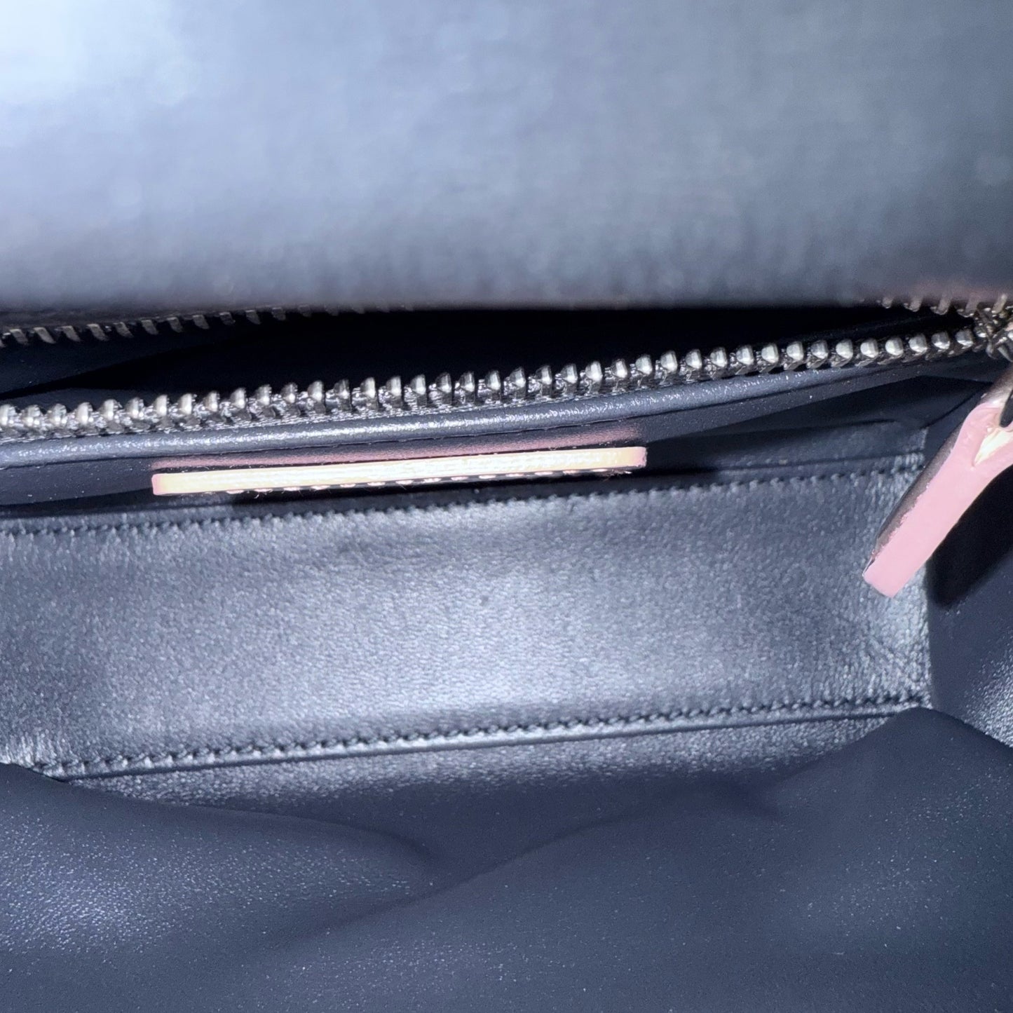 Lady Mini - Bandoulière chaîne en cuir de veau micro-cannage métallisé or rose et métal argenté — Kovancy