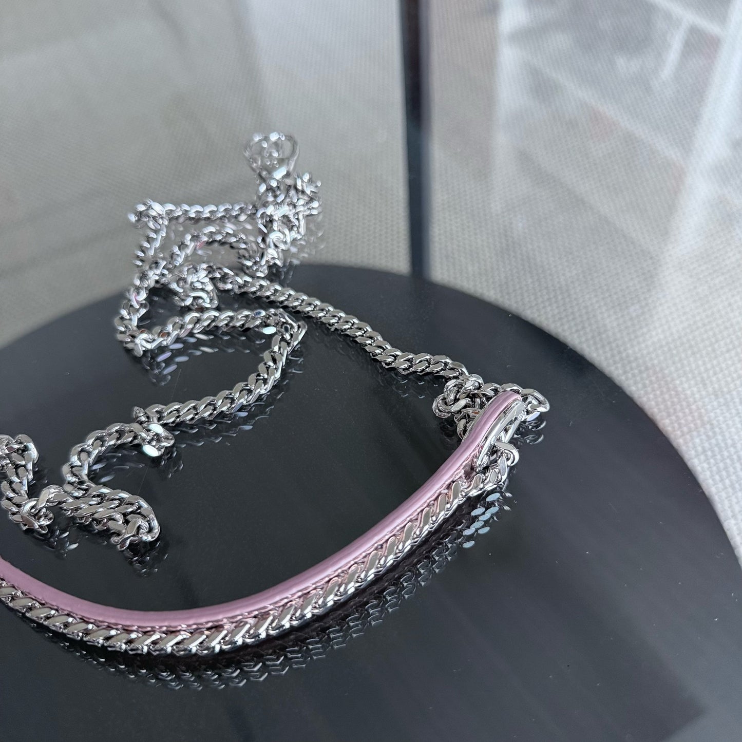 Lady Mini - Bandoulière chaîne en cuir de veau micro-cannage métallisé or rose et métal argenté — Kovancy
