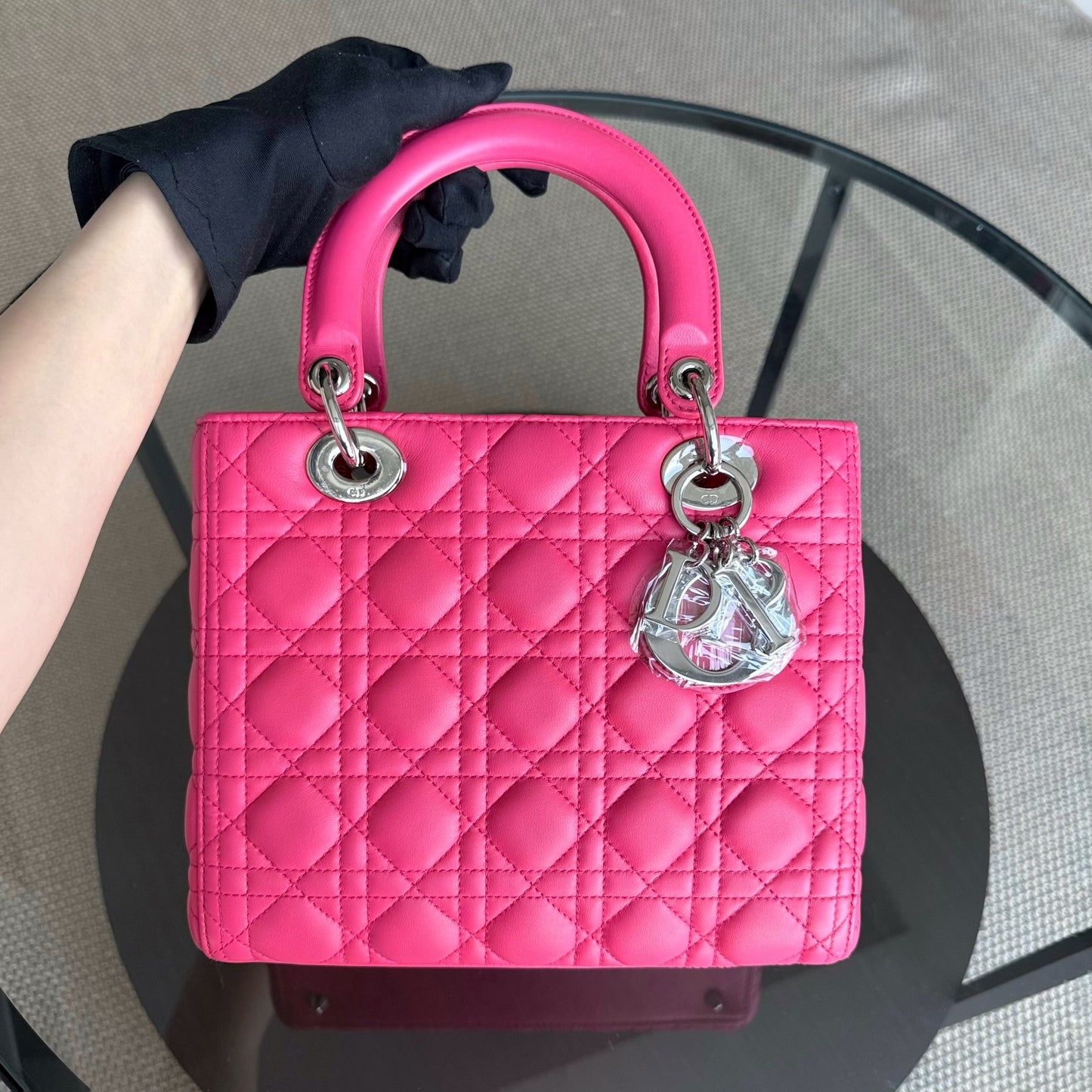 Lady Moyen - Cuir d'agneau Cannage rose vif, quincaillerie argentée — Kovancy