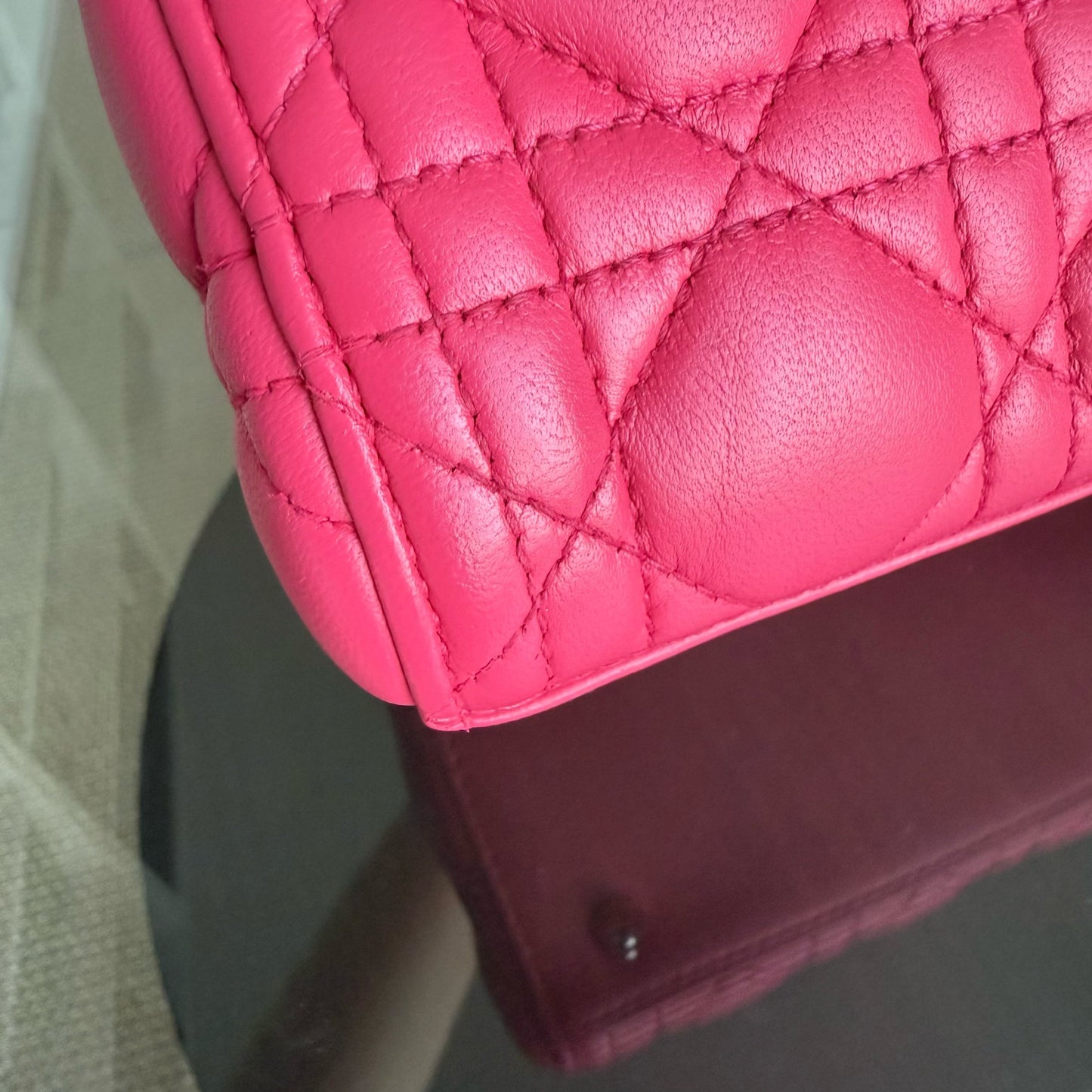 Lady Moyen - Cuir d'agneau Cannage rose vif, quincaillerie argentée — Kovancy