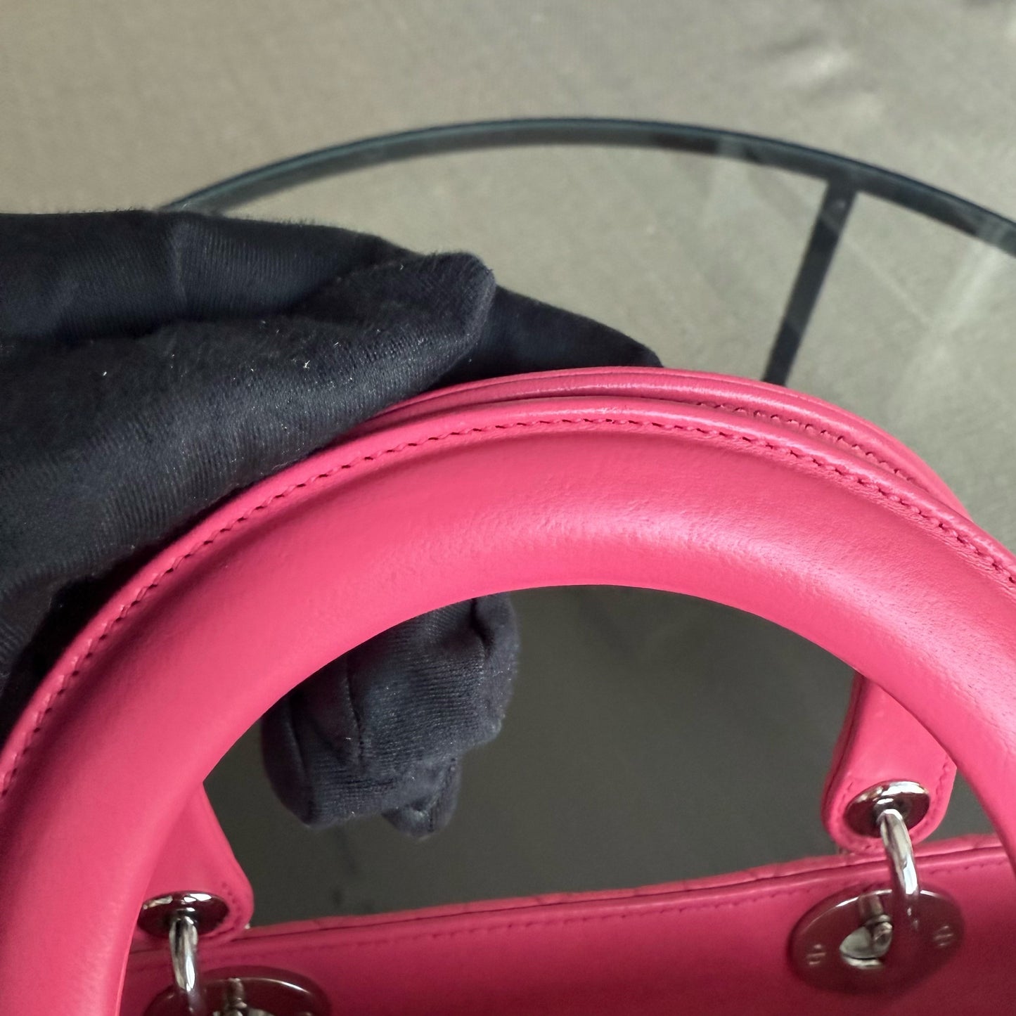 Lady Moyen - Cuir d'agneau Cannage rose vif, quincaillerie argentée — Kovancy