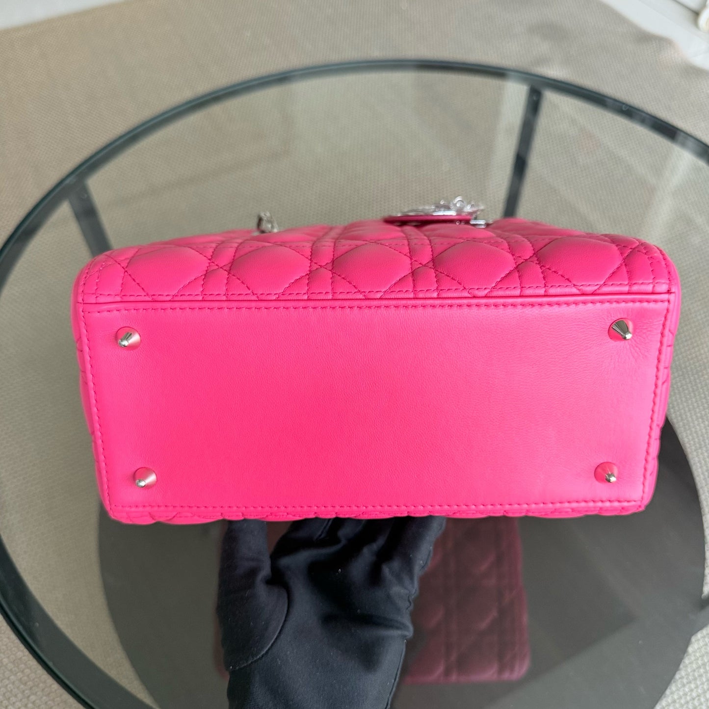 Lady Moyen - Cuir d'agneau Cannage rose vif, quincaillerie argentée — Kovancy
