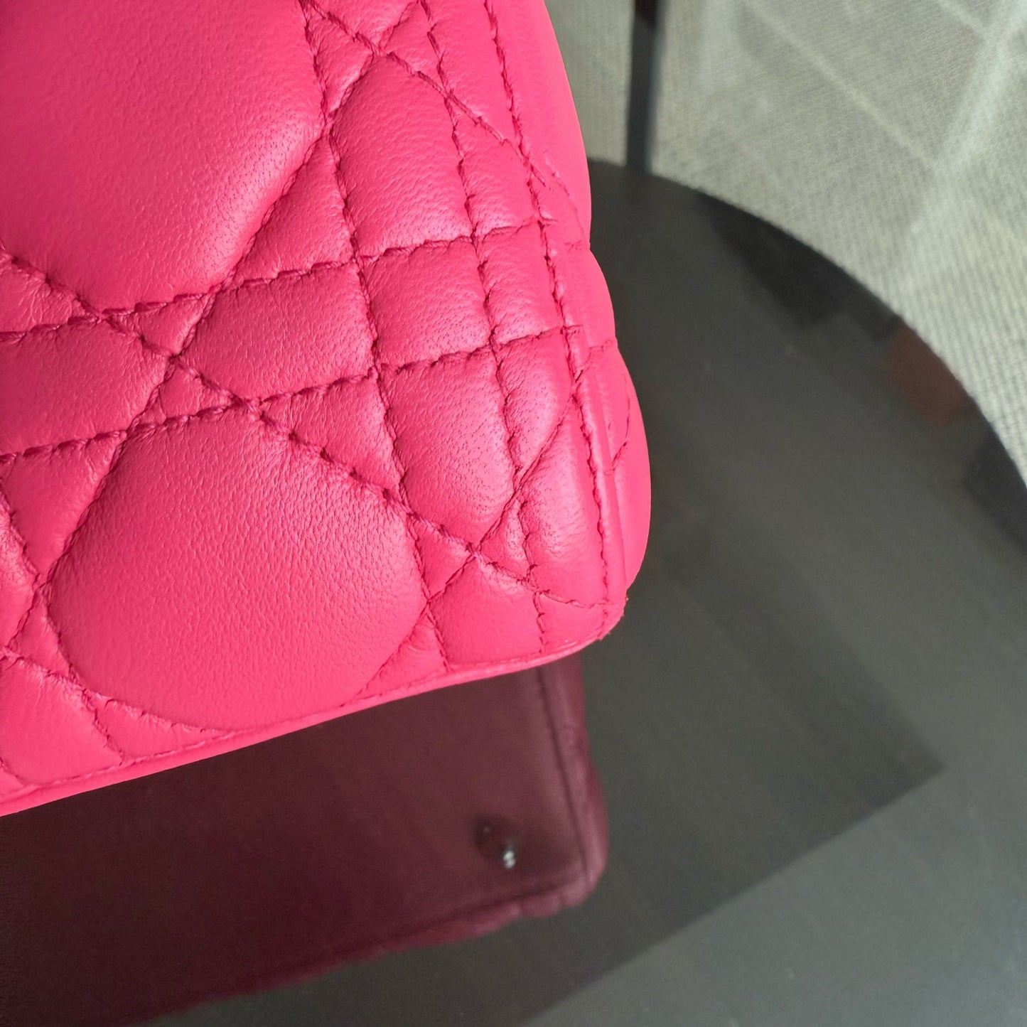 Lady Moyen - Cuir d'agneau Cannage rose vif, quincaillerie argentée — Kovancy