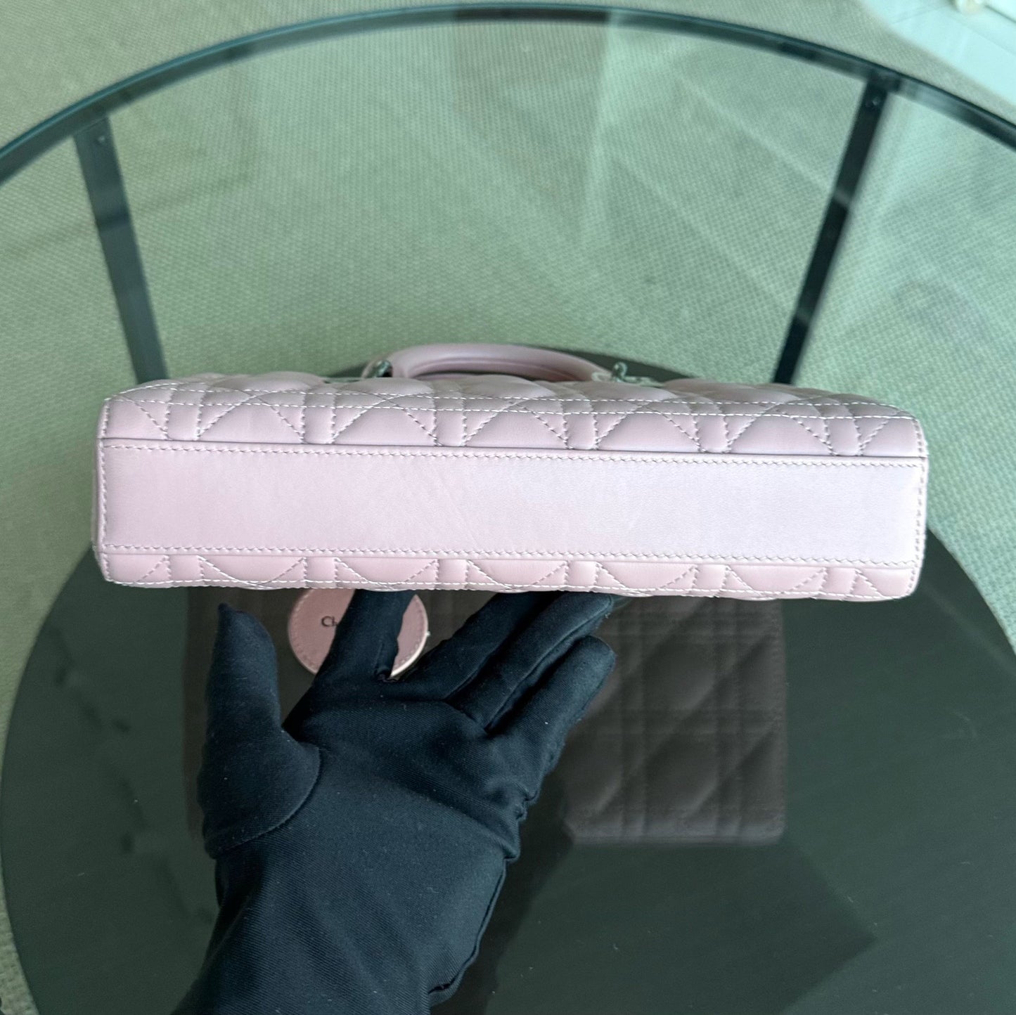 Lady D-Joy Medium - Cuir d'agneau Cannage Sakura Rose Noir Quincaillerie — Kovancy