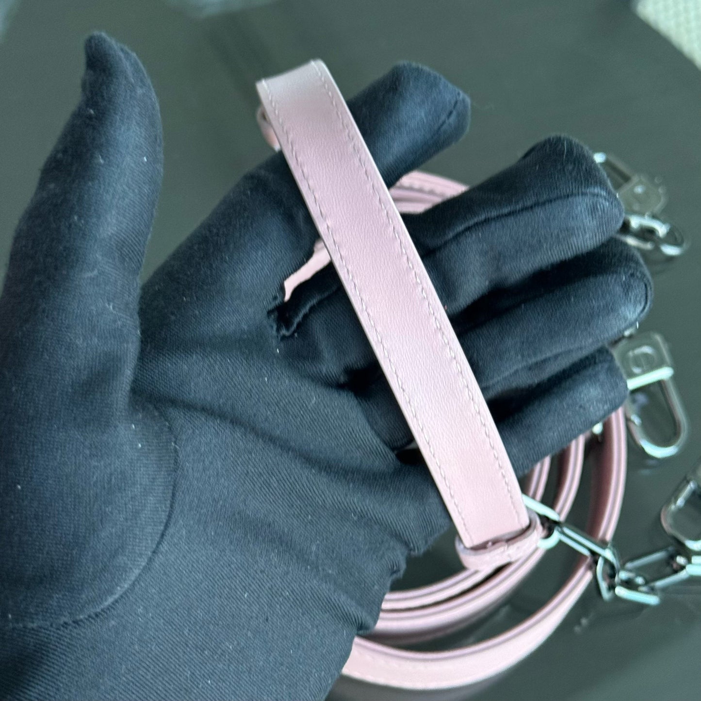 Lady D-Joy Medium - Cuir d'agneau Cannage Sakura Rose Noir Quincaillerie — Kovancy